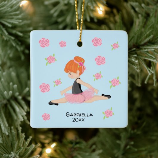 Rosa Tutu Roter Haar Ballerina Weihnachten Keramikornament (Baum)