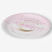 Rosa über den Tellern des Mondpapiers Pappteller (Schrägansicht)