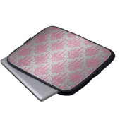 Rosa und blassgraue, florale Daisy Damask Laptopschutzhülle (Vorne Knopf)