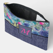 Rosa und blau Blüten und Denim Monogramm Zubehörtasche (Offen)