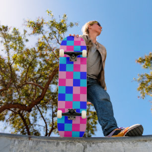 Rosa und Blau kariertes Druckmuster Skateboard