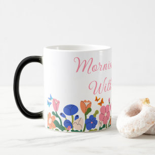 Rosa und blaue Blumen Morgenmagie mit Kaffee Verwandlungstasse