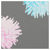 Rosa und blaue Blumen Stoff (Nahaufnahme)