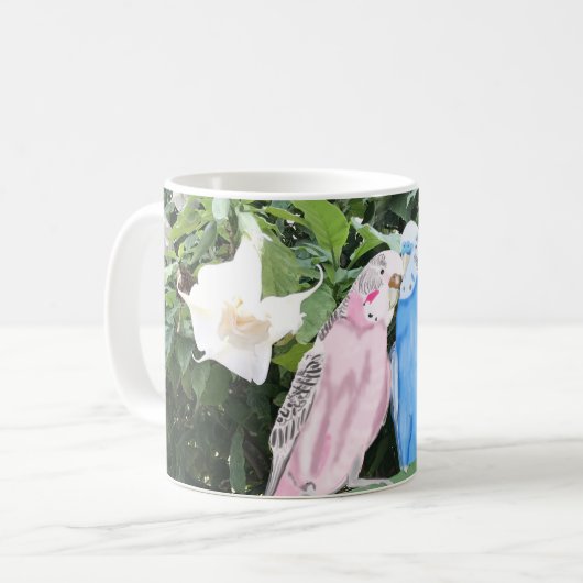 Rosa und blaue Budgien gegen den Trumpf des weißen Kaffeetasse (Vorderseite Links)