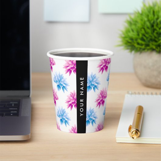 Rosa und blaue Dahlien, Blumenmuster, Ihr Name Pappbecher (InSitu)