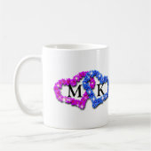 Rosa und blaue Doppelmonogramm Floral Valentine Kaffeetasse (Links)