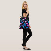 Rosa und blaue leuchtende Herzen Tasche (Am Model)