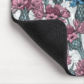 Rosa und blaue Maisblumen, weiße Blume Mousepad (Ecke)