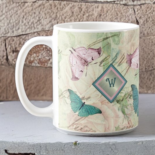 Rosa und blaue Schmetterlinge und Rose mit Monogra Kaffeetasse