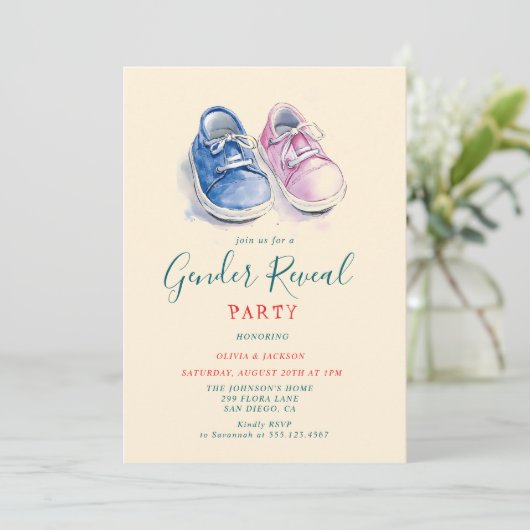 Rosa und blaue Sneakers Gender Reveal Party Einladung (Stehend Vorderseite)