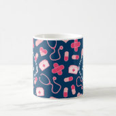 Rosa und blaues Krankenmuster mit Monogramm Kaffeetasse (Mittel)