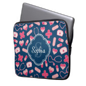 Rosa und blaues Krankenmuster mit Monogramm Laptopschutzhülle (Vorderseite Links)