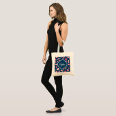 Rosa und blaues Krankenmuster mit Monogramm Tragetasche (Vorderseite (Model))