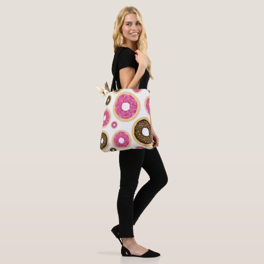 Rosa und braun Sprinkle Donuts Moderner Spaß Niedl Tasche (Am Model)