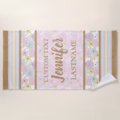 Rosa und braune Blumenmuster mit Individuelle Name Strandtuch (Vorderseite)