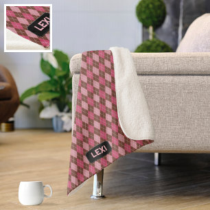 Rosa und braune Raute Diamanten mit Intialien / Na Sherpadecke