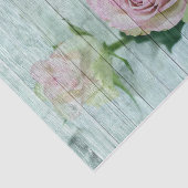 Rosa und cremefarbene Rose auf Aquamarinen Holzpla Seidenpapier (Ausschnitt)