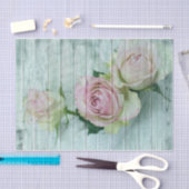 Rosa und cremefarbene Rose auf Aquamarinen Holzpla Seidenpapier (Handwerk)