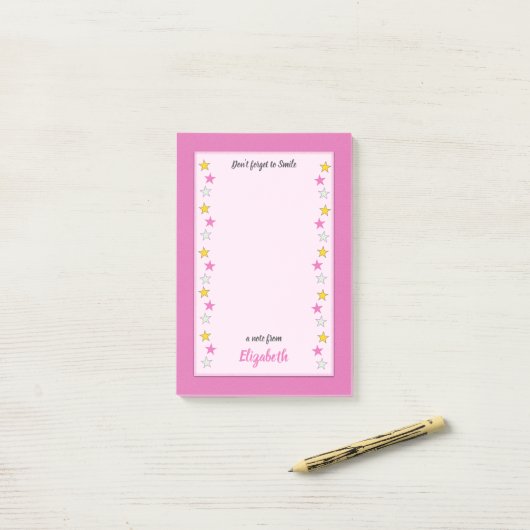 Rosa und gelb mit Sternen und Namen Post-it Klebezettel (Auf Schreibtisch)