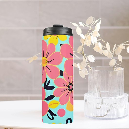 Rosa- und Gelbblüten auf Sky Blue Dopamin Style Thermosbecher