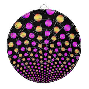 Rosa und gelbe Bälle auf der schwarzen Tafel Dartscheibe