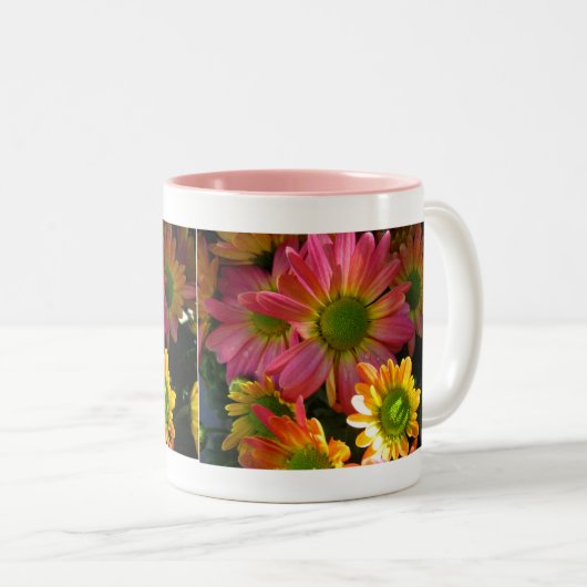 Rosa und gelbe Blume Herbst Getränke Tasse (VorderseiteRechts)