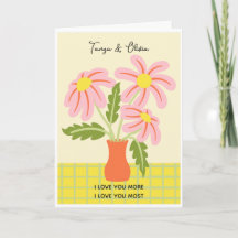 Rosa und gelbe Blumen in einer Vase Design