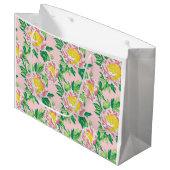 Rosa und gelbe Chinoiserie Blumen Große Geschenktüte (Vorderseite Schrägansicht)