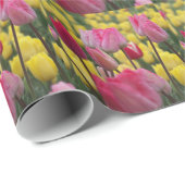 Rosa und gelbe Tulpen Geschenkpapier (Rolleneckpunkt)