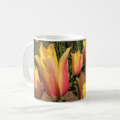 Rosa und gelbe Tulpen Kaffeetasse (Vorderseite Links)