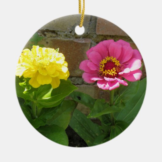 Rosa und gelbe Zinnien - Geburt Keramik Ornament (Vorne)