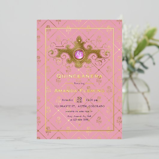 Rosa und Gold Gemstone-Quinceñera-Monogramm Folieneinladung (Stehend vorne)