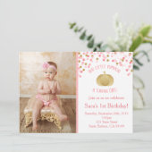 Rosa und Gold Pumpkin Einladung Erster Geburtstag (Stehend Vorderseite)