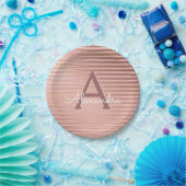 Rosa und goldene Streifen Monogram Birthday Pappteller (Party)