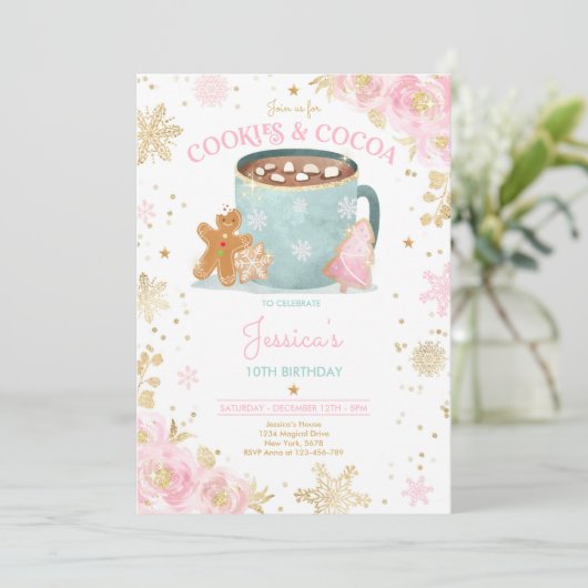 Rosa und goldene Weihnachtskekse und Kakao zum Geb Einladung (Stehend Vorderseite)