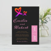 Rosa und goldenes Herz Monogram Hochzeit Einladung (Stehend Vorderseite)