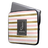 Rosa und goldfarbener Streifen Elegantes Monogramm Laptopschutzhülle (Vorderseite Links)