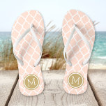 Rosa und goldmarokkanisches Quatrefolienmonogramm Badesandalen<br><div class="desc">Maßgeschneiderte,  bedruckte Flop-Sandalen mit einem stilvollen marokkanischen Quartrefolienmuster und einem eigenen Monogramm oder einem anderen Text in einem Kreisrahmen. Klicken Sie auf Anpassen,  um Schriftart und Farben zu ändern oder eigene Bilder hinzuzufügen,  um ein einzigartiges Design zu erstellen!</div>