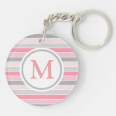 Rosa und Grau gestreifte Monogramm Schlüsselanhänger (Rückseite)