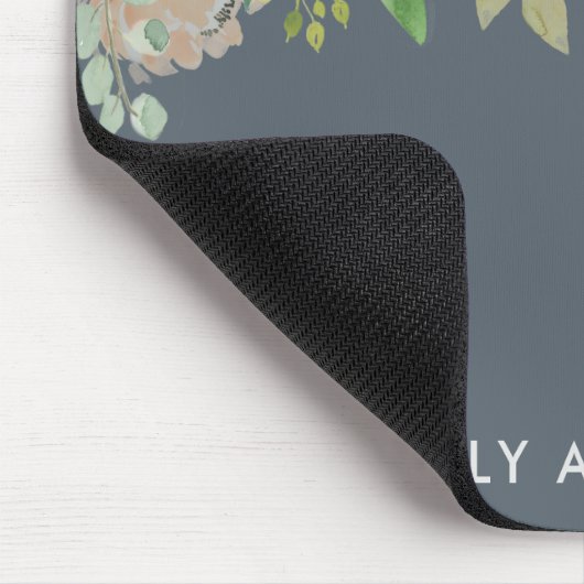 Rosa und graue Aquarellblume mit Ihrem Namen Mousepad (Ecke)