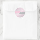 Rosa und graue Damask 1,5" Rundaufkleber Runder Aufkleber (Tasche)