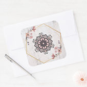 Rosa- und Graue Rangoli-Blüte Quadratischer Aufkleber (Umschlag)