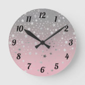 Rosa und graue Sterne Stilvoll Moderner Chic Runde Wanduhr (Vorderseite)