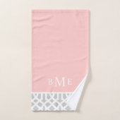 Rosa und graue Trellis Monogramm | Editierbare Far Badhandtuch Set (Handtuch)