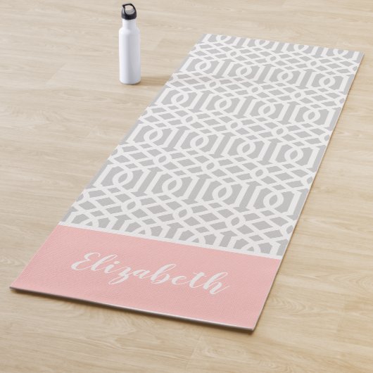 Rosa und graue Trellis Monogramm | Editierbare Far Yogamatte (Beispiel)