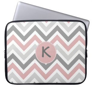 Rosa und graue Zickzack Monogramm-Schnürsenkel Laptopschutzhülle