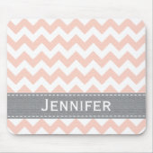 Rosa und graues Zickzack gestreiftes Mousepad (Vorne)
