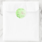 Rosa und grüne Blüte mit Schmetterlingsaufkleber Runder Aufkleber (Tasche)