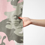Rosa und grüne Camouflage, Militär, Armee Schal<br><div class="desc">Elegantes,  stilvolles und raffiniertes Tarnmuster in Rosa und Grün. Moderne und trendige Geschenke,  perfekt für den militärischen Liebhaber in Ihrem Leben.</div>