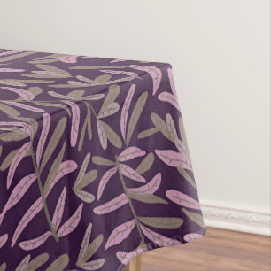 Rosa und grünes Blattmuster auf dunklem violetten  Tischdecke
